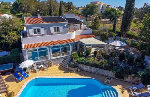 Vale de Covo Villa | Villa Madrugada - Swimming pool, jacuzzi, walking distance to town centre & beach