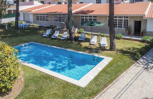 Corroios Villa | Villa Maia - cozy house for 9 persons with pool, garden and BBQ, near a golf resort and Caparica beaches