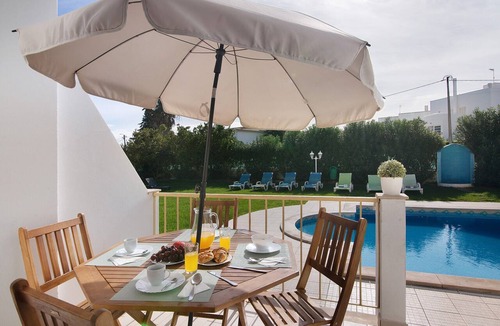 Vale de Carro Villa | Villa 'Martina' with Shared Pool, Wi-Fi and Air Conditioning