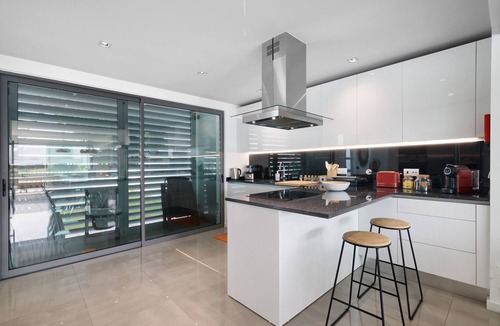 Correeira Villa | Villa 'Meluna' with Balcony, Wi-Fi and Air Conditioning