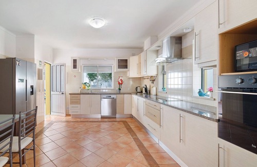 Quelfes Villa | Villa 'Modern in Olhao' with Mountain View, Wi-Fi and Air Conditioning
