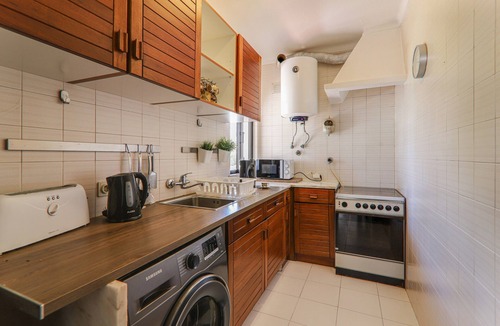 Alporchinhos Villa | Villa 'Mourisca' with Shared Pool, Private Garden and Wi-Fi