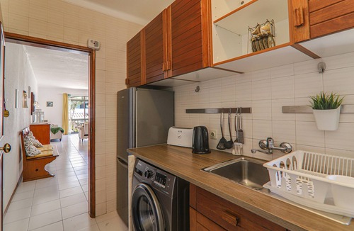 Alporchinhos Villa | Villa 'Mourisca' with Shared Pool, Private Garden and Wi-Fi