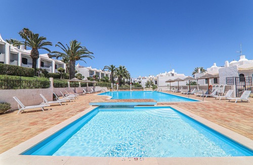 Alporchinhos Villa | Villa 'Mourisca' with Shared Pool, Private Garden and Wi-Fi