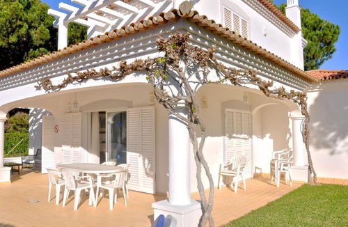 Quarteira House | Villa near Marina with Private Pool
