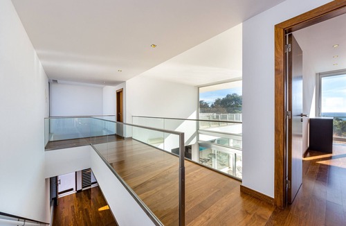 Castelo Villa | Villa Ocean Pine, a bright, modern villa located close to the sea with the option to heat the pool