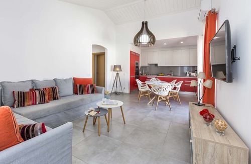 Areias de Sao Joao Villa | Villa Petala, 300 metres from the beach.