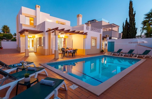 Castelo Villa | Villa pool and ping pong in Albufeira