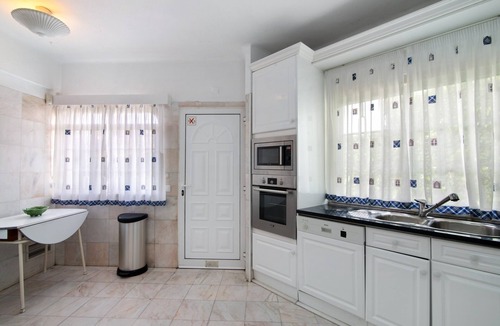Montechoro Villa | Villa 'Rebelo' with Private Pool, Private Garden and Wi-Fi