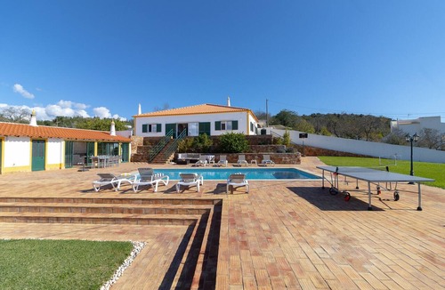 Tunes Villa | Villa Rita - Peaceful pet-friendly vacation villa in Algarve with outdoor kitchen and air conditioning