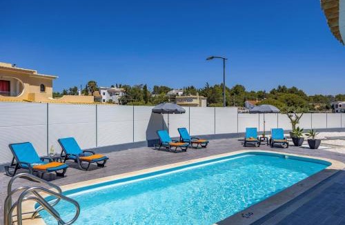 Vale de Centianes Villa | Villa Rocha by Villa Plus