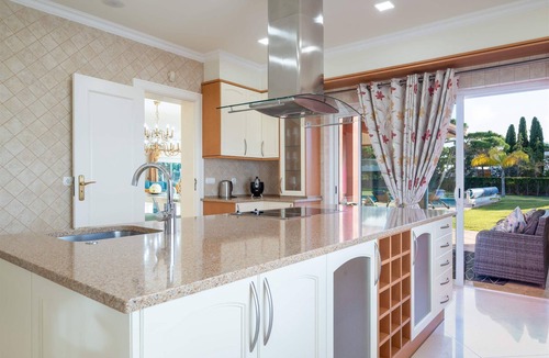 Vilamoura Villa | Villa Romantic, 7 luxury suites - jacuzzi, sauna. Excellent space for families.