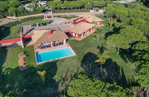 Vilamoura Villa | Villa Romantic, 7 luxury suites - jacuzzi, sauna. Excellent space for families.