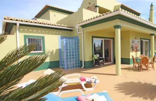 Estombar House | Villa Saint Thomas - Moradia tranquila com piscina aquecível em Carvoeiro