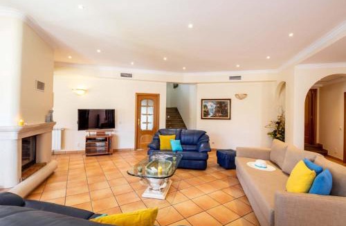 Santa Eulalia Villa | Villa Samoa - Moradia com piscina aquecível e BBQ em Albufeira
