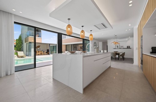 Carvalhal Villa | Villa Shakira - Fabulous villa with swimming pools, 100 m from the beach