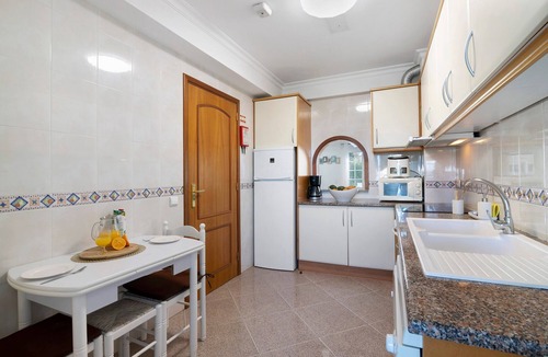 Vale de Carro Villa | Villa "Sunshine" with Pool, Wi-Fi, Air Conditioning, 800m from the Beach