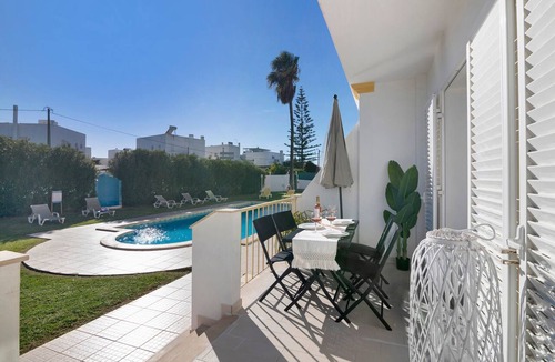 Vale de Carro Villa | Villa "Sunshine" with Pool, Wi-Fi, Air Conditioning, 800m from the Beach