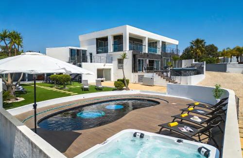 Cerro de Aguia Villa | Villa Tahiti - com Vista Mar, Piscina Infinita e Jacuzzi em Albufeira