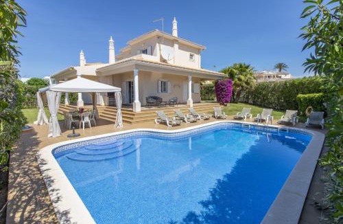 Montechoro Villa | Villa Tulipa by Algarve Holidays