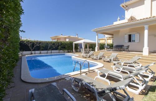 Montechoro Villa | Villa Tulipa by Algarve Holidays