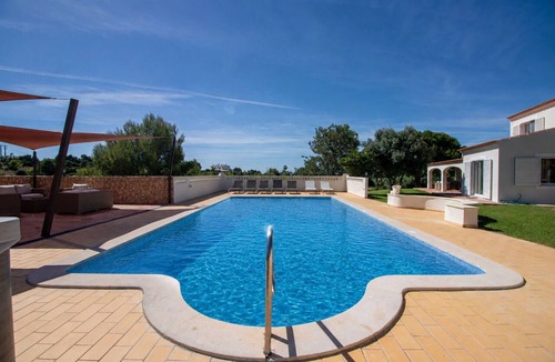 Poco Partido Villa | Villa Ursa | 6 bedrooms | Jacuzzi | Benagil