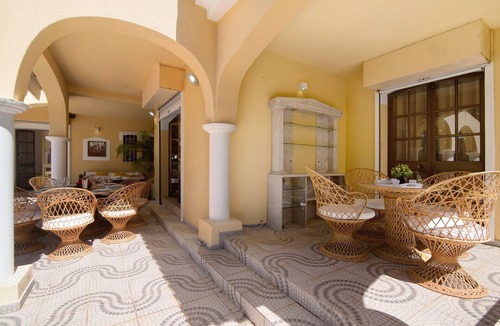 Quarteira Villa | Villa 'V4 Galeão Vilamoura' with Private Pool, Wi-Fi and Air Conditioning