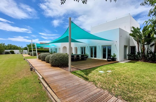 Tavira Villa | Villa Valentina - Beach & golf getaway rental with 7 bedrooms, rooftop and pizza oven