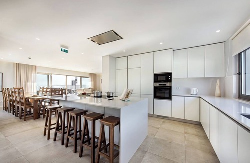 Areias de Sao Joao Villa | Villa Violeta - Prime Location, Big-Villa Luxury in the heart of Albufeira
