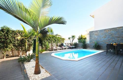 Urbanizacao dos Calicos Villa | Villa Waikiki - Moradia familiar com BBQ e piscina aquecível