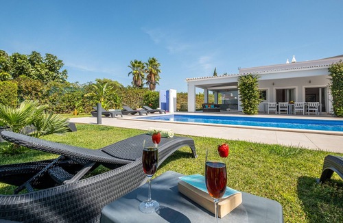 Vale de Centianes Villa | Villa with BBQ and heatable pool in Carvoeiro