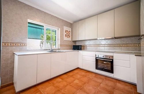 Monte Raposo Villa | Villa with Heatable Pool & BBQ in Alcantarilha