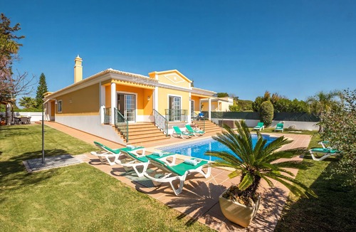 Olhos D'Agua Villa | Villa with heatable pool and jacuzzi in Albufeira