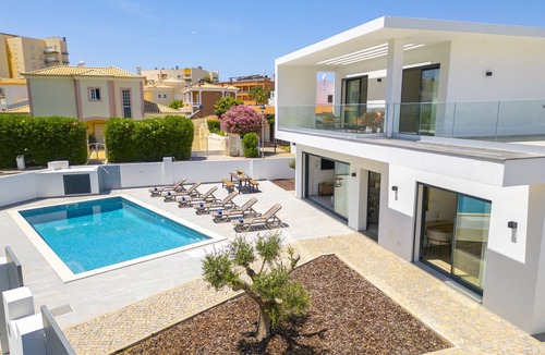 Quarteira Villa | Villa with heatable pool near the Marina