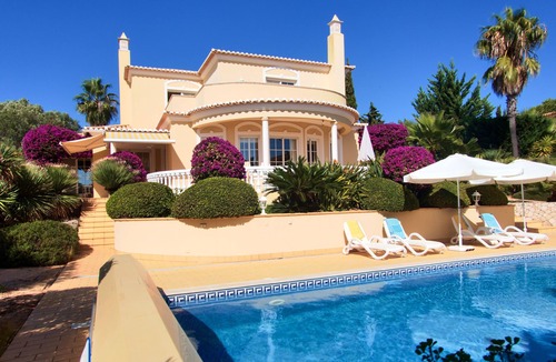 Estombar Villa | Villa with heated pool in an oasis of peace between Carvoeiro and Ferragudo.