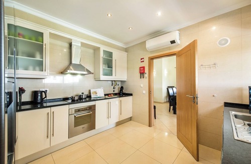 Olhao Villa | Villa with Heated Pool, Tennis Court, Jacuzzi, Games Room, WIFI and AC