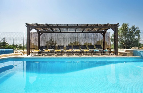 Olhao Villa | Villa with Heated Pool, Tennis Court, Jacuzzi, Games Room, WIFI and AC