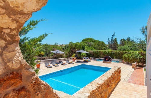 Lagoa e Carvoeiro Villa | Villa with jacuzzi and BBQ in Lagoa