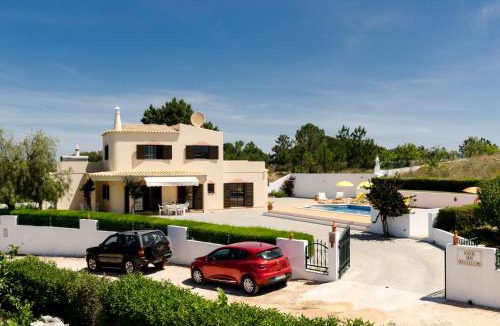 Caramujeira Villa | Villa with Private Pool Near Benagil & Marinha Beach
