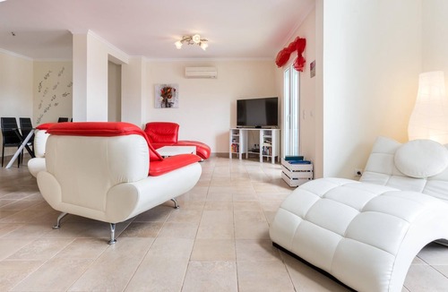 Burgau Villa | Villa "Your Villa Algarve" near the Beach with Mountain View, Pool, A/C, Wi-Fi, Balcony & Terrace