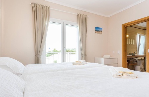 Burgau Villa | Villa "Your Villa Algarve" near the Beach with Mountain View, Pool, A/C, Wi-Fi, Balcony & Terrace