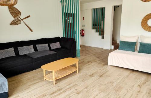 Portimao Villa | Vivenda Geminada com piscina a 10 minutos a pé da praia, by QoZzy