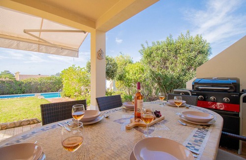 Lagoa e Carvoeiro Villa | Vivenda Liberdade, fabulous 3 bedroom villa in tranquil setting