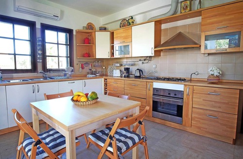 Quarteira Villa | VV Beautiful Villa w/pool | A/C | VILAMOURA!