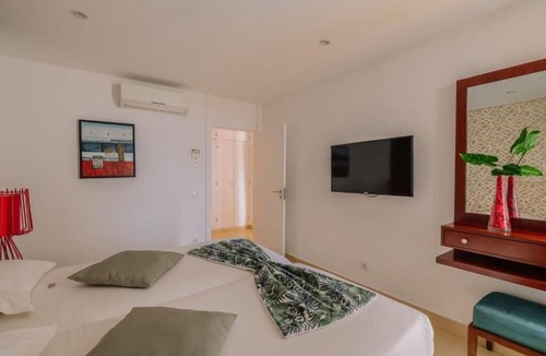 Santa Eulalia Hotel | Walk to the beach: Seaside Haven in Praia da Oura! Pool, Free Parking!