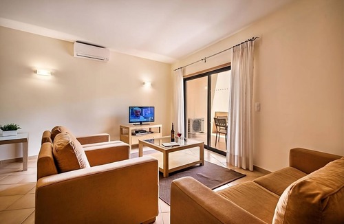 Praia da Luz Hotel | Your Relaxing Getaway Awaits! Fully-equipped Kitchen, 3 Pools, Free Parking!
