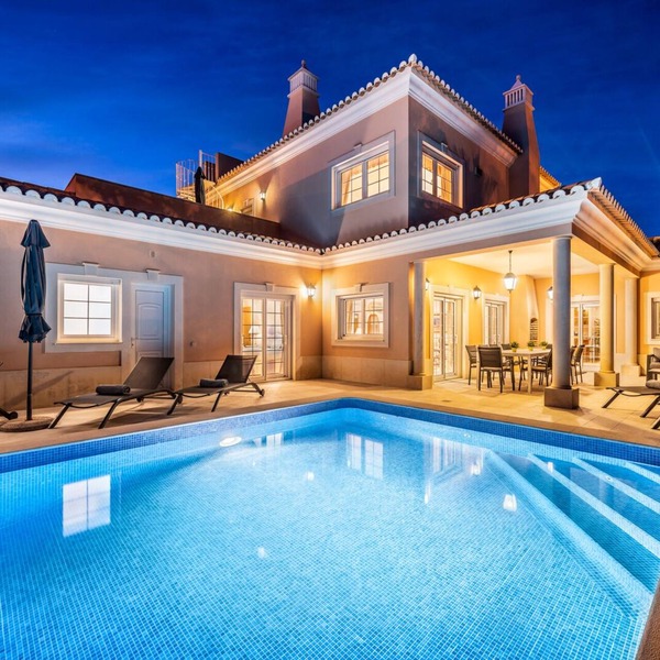 Extraordinary Villa on an elevated position in Quinta do Lago.