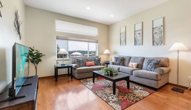 <1 mi to Dome | 3BD 2.5BA | Townhouse | Garage -22 in Tacoma