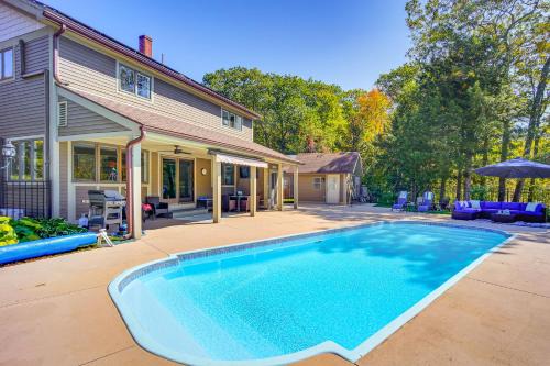 1 Mi to Okemo Mtn Resort: Ludlow Home w/Hot Tub in Ludlow