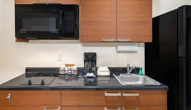 2 Pet-Friendly Studios Close to Mid-America Center – Walk to Henry Doorly Zoo in Council Bluffs